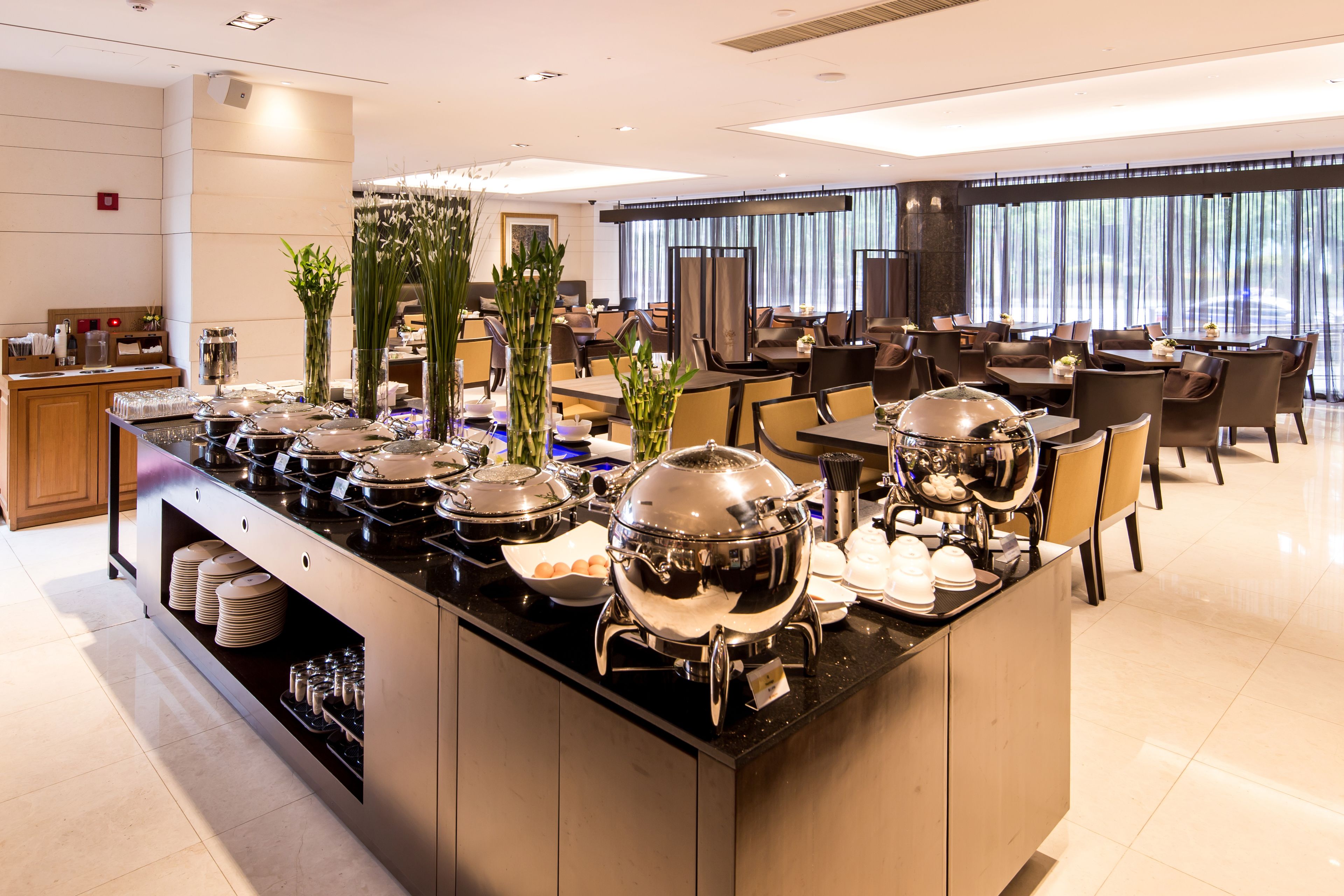daily buffet breakfast (krw 18700 per person)