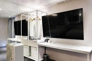 尊貴套房 | 高級寢具、羽絨被、記憶棉床墊、房內夾萬