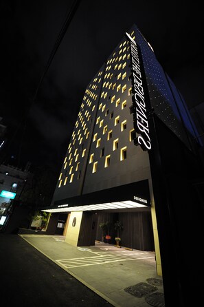 Premium bedding, down comforters, memory foam beds, in-room safe - Hotel The Designers Jongno (Seoul)