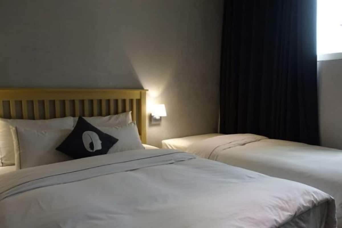 1 bedroom, premium bedding, down duvets, memory-foam beds