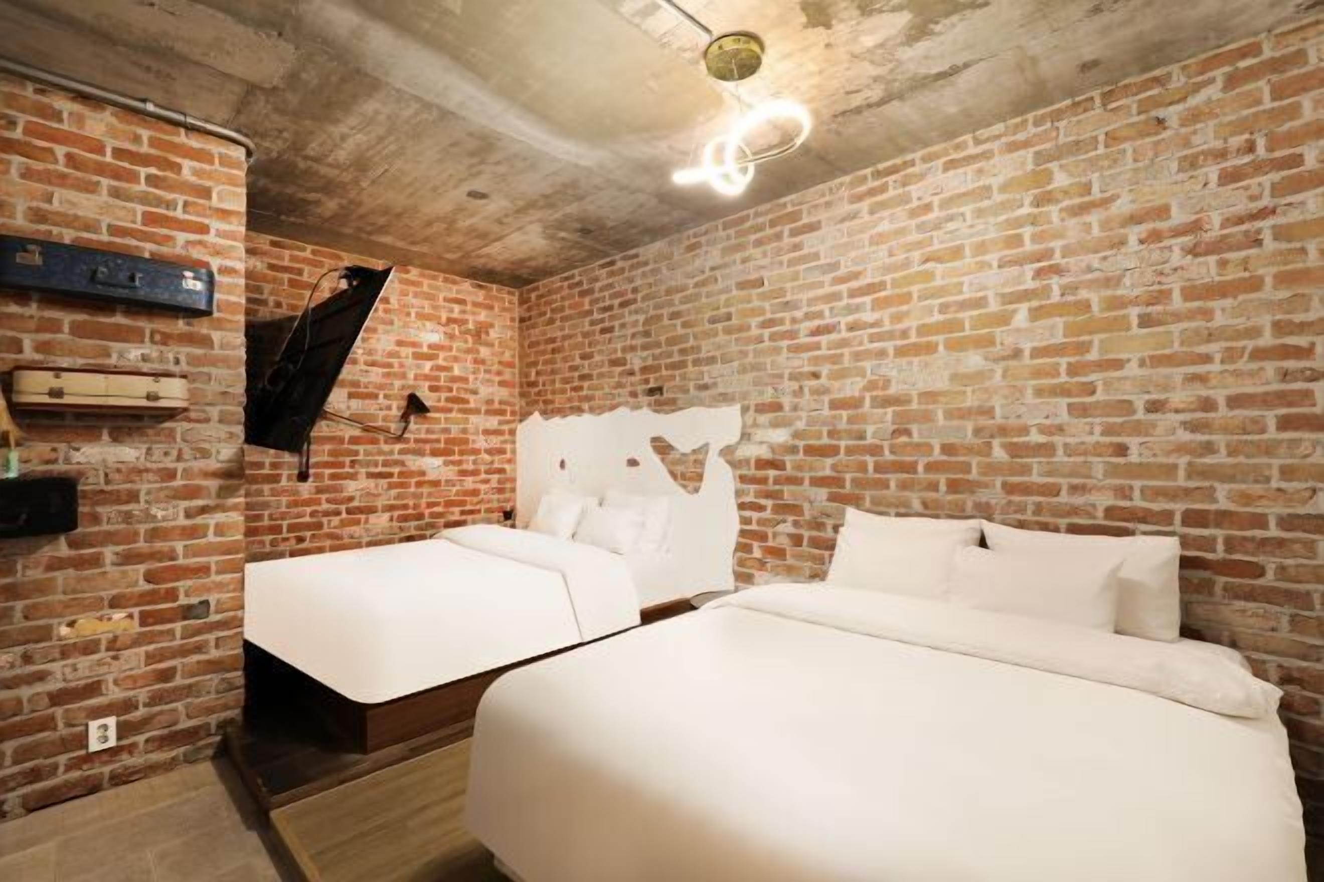 고급 침구, 오리/거위털 이불, 메모리폼 침대, 객실 내 금고