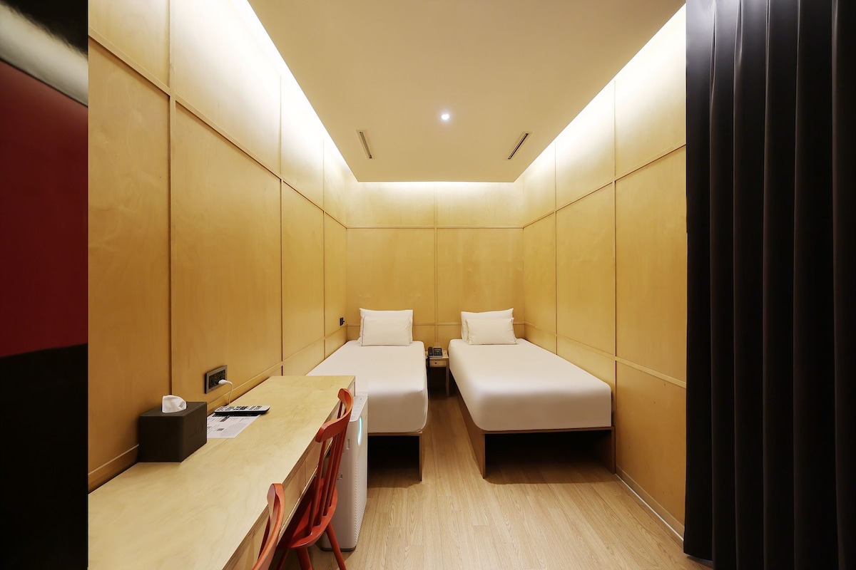 ห้องเบสิกทวิน, ปลอดบุหรี่ | เครื่องนอนระดับพรีเมียม, ผ้านวมขนเป็ด, เตียงเมมโมรีโฟม