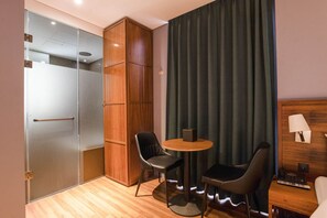 Deluxe Double Room | Premium bedding, down comforters, memory foam beds, in-room safe - Hotel The Designers Jongno (Seoul)