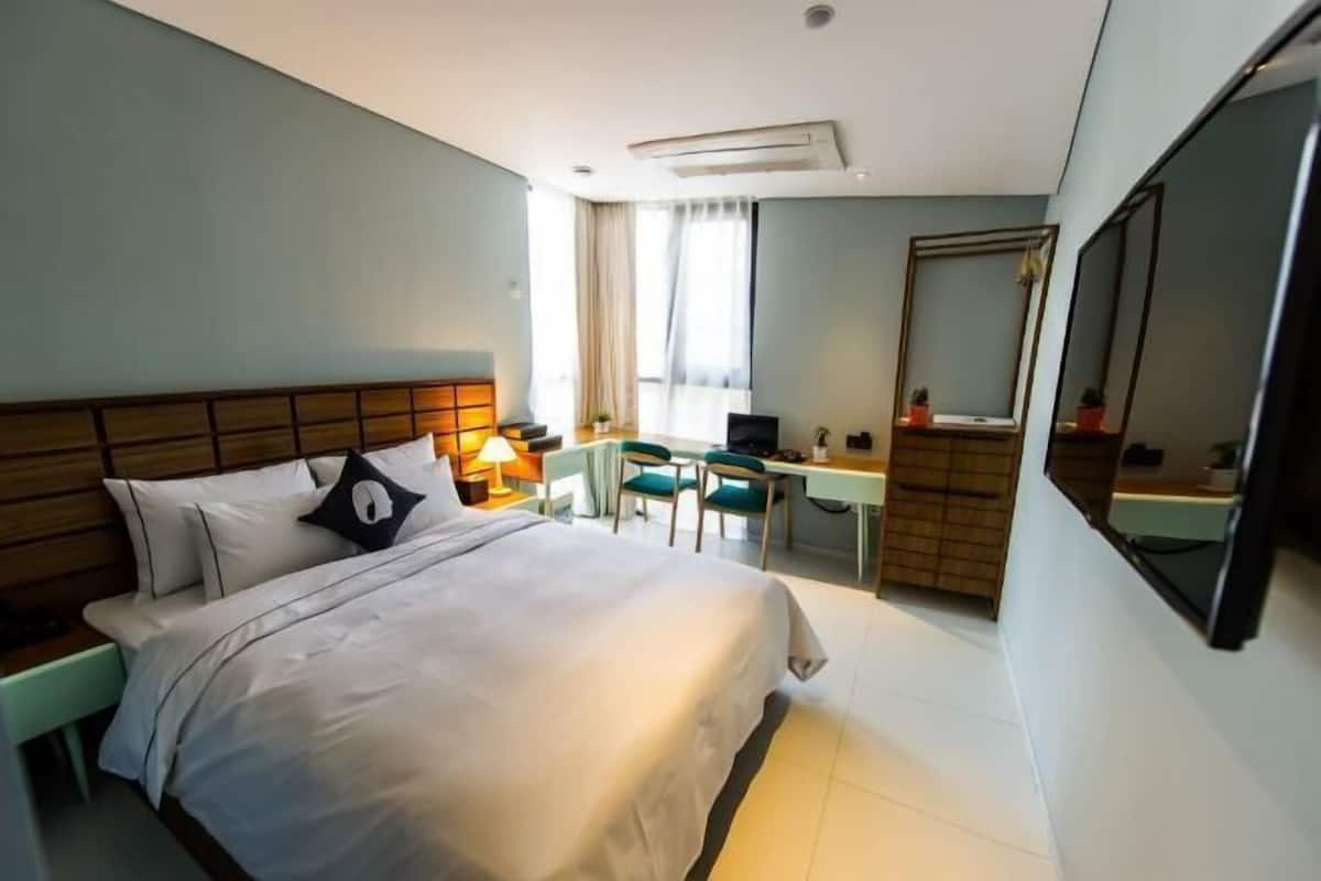 1 bedroom, premium bedding, down duvets, memory-foam beds