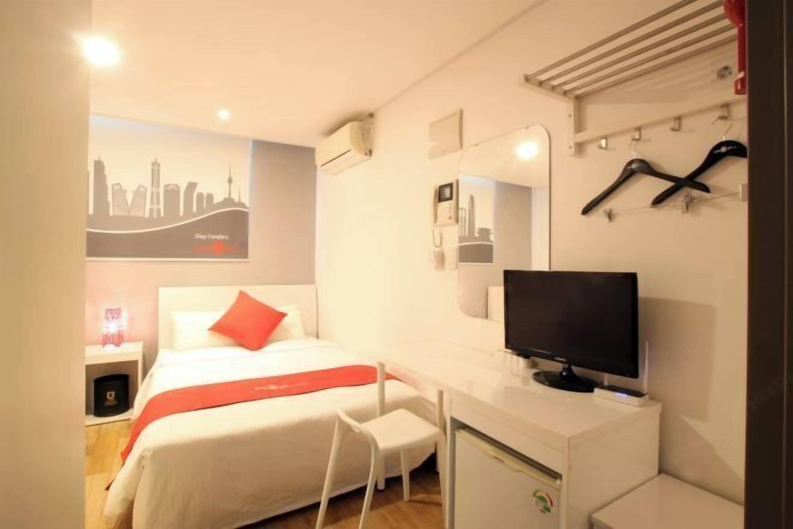 Desk, free WiFi, bed sheets, wheelchair access