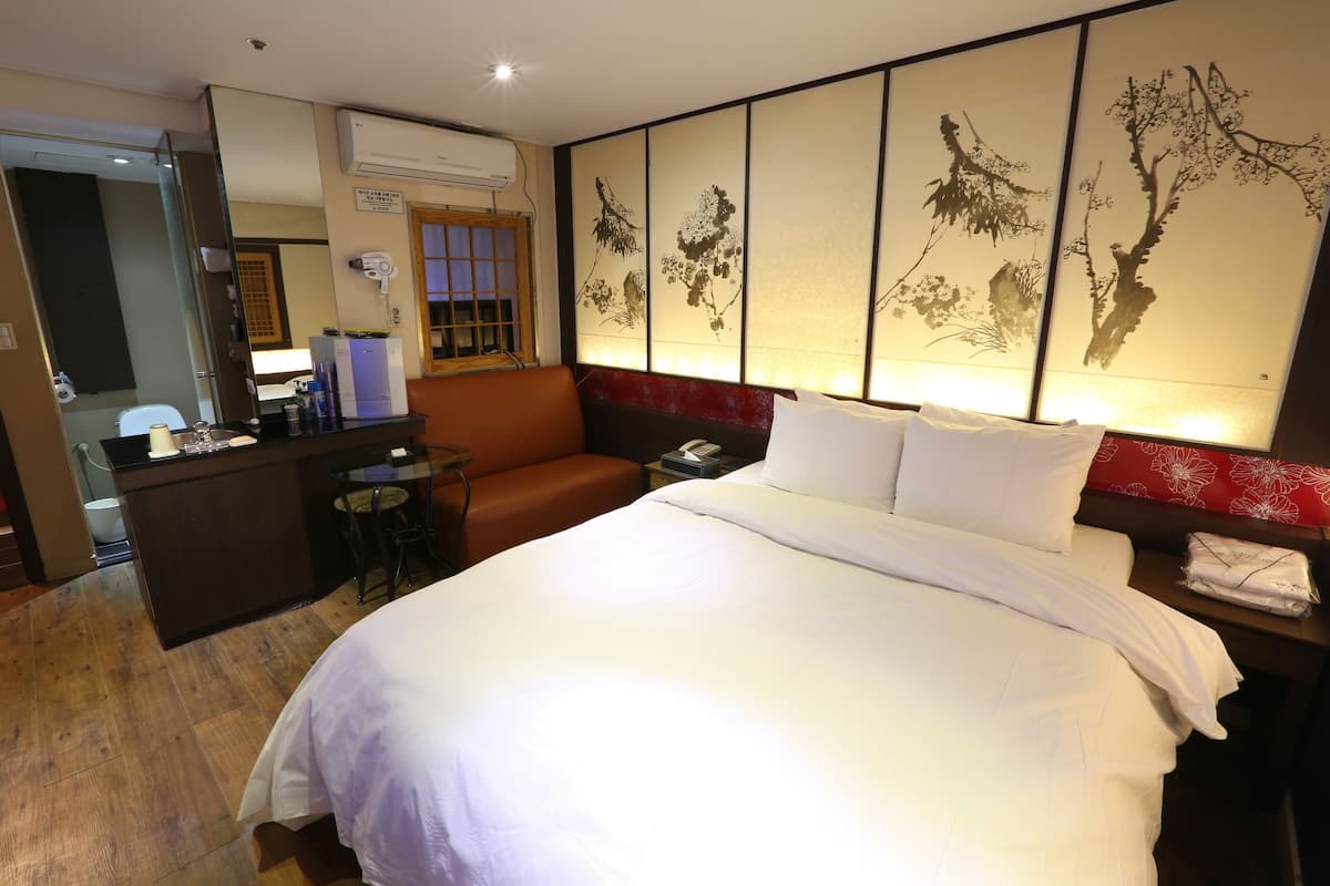 Standard Double Room (B) | Desk, WiFi (free)