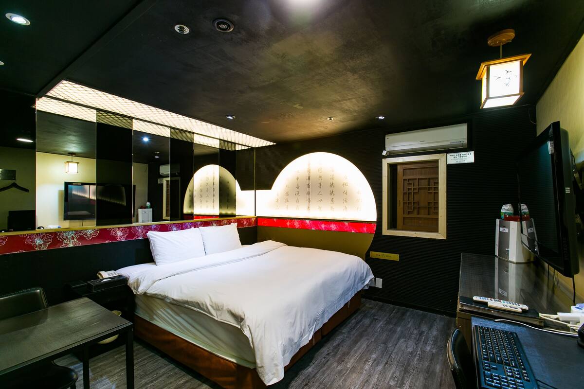 Standard Double Room (D) (Latex Mattress) | Desk, WiFi (free)