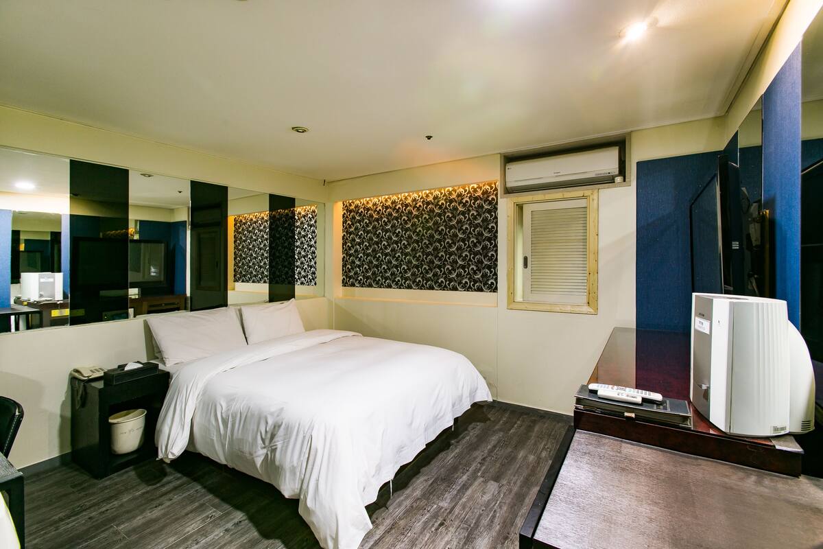 Standard Double Room (C) | Desk, WiFi (free)