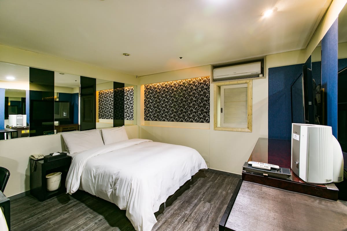 Standard Double Room (C) | Desk, free WiFi