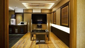 In-room dining - Film 37.2 Hotel (Seoul)