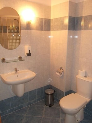 Shower, free toiletries, hair dryer