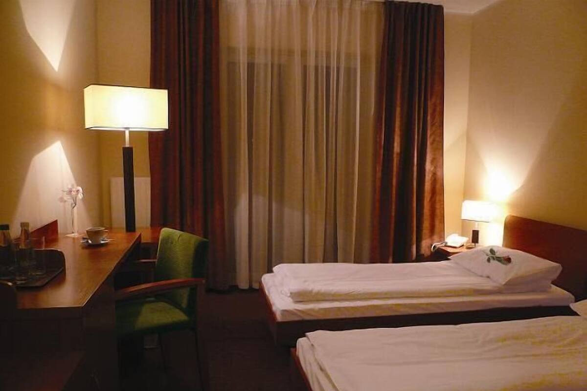 Desk, iron/ironing board, rollaway beds, free WiFi