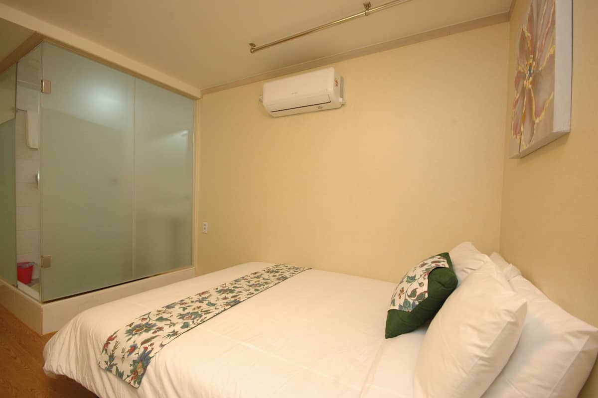 Desk, iron/ironing board, free WiFi