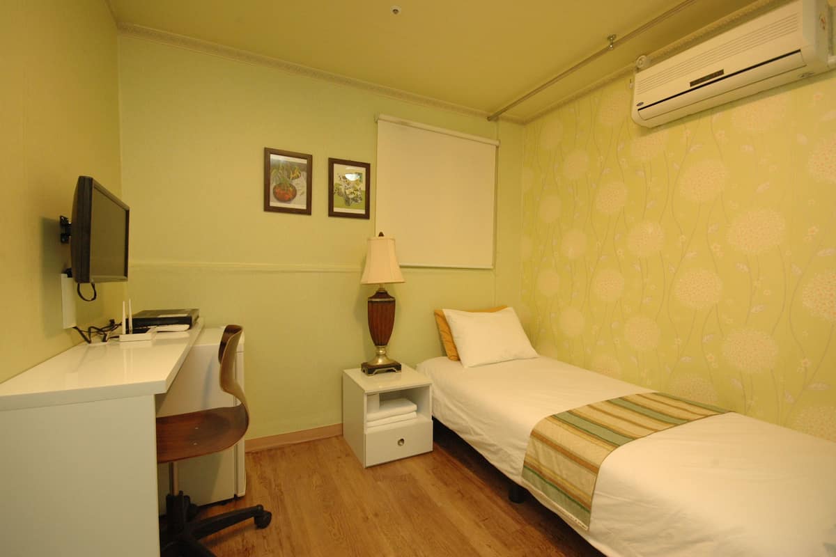 Desk, iron/ironing board, free WiFi