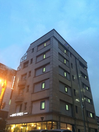 Front of property - evening/night