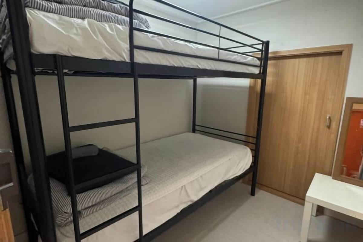 In-room safe, WiFi (free)