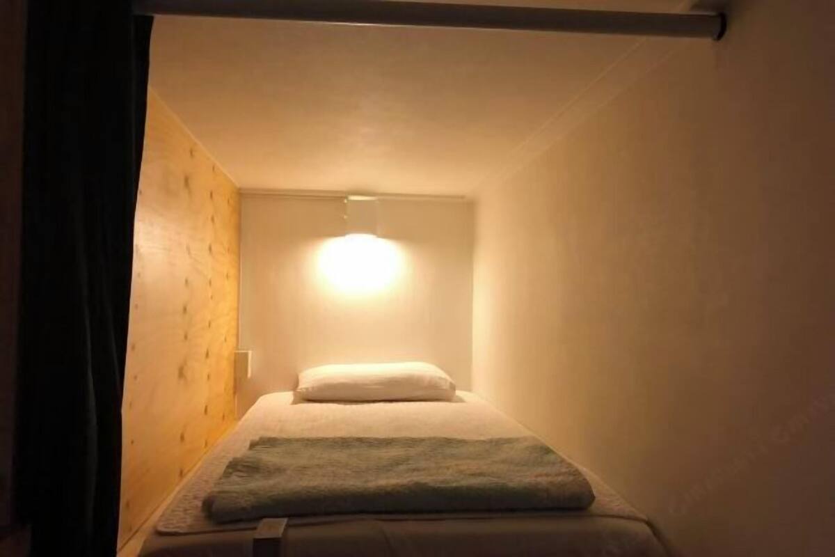 In-room safe, WiFi (free)