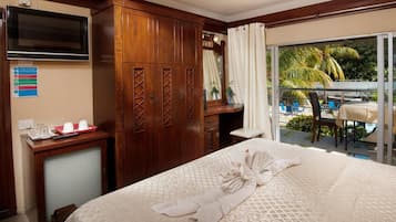 Caja fuerte, escritorio, cortinas opacas y cunas gratuitas