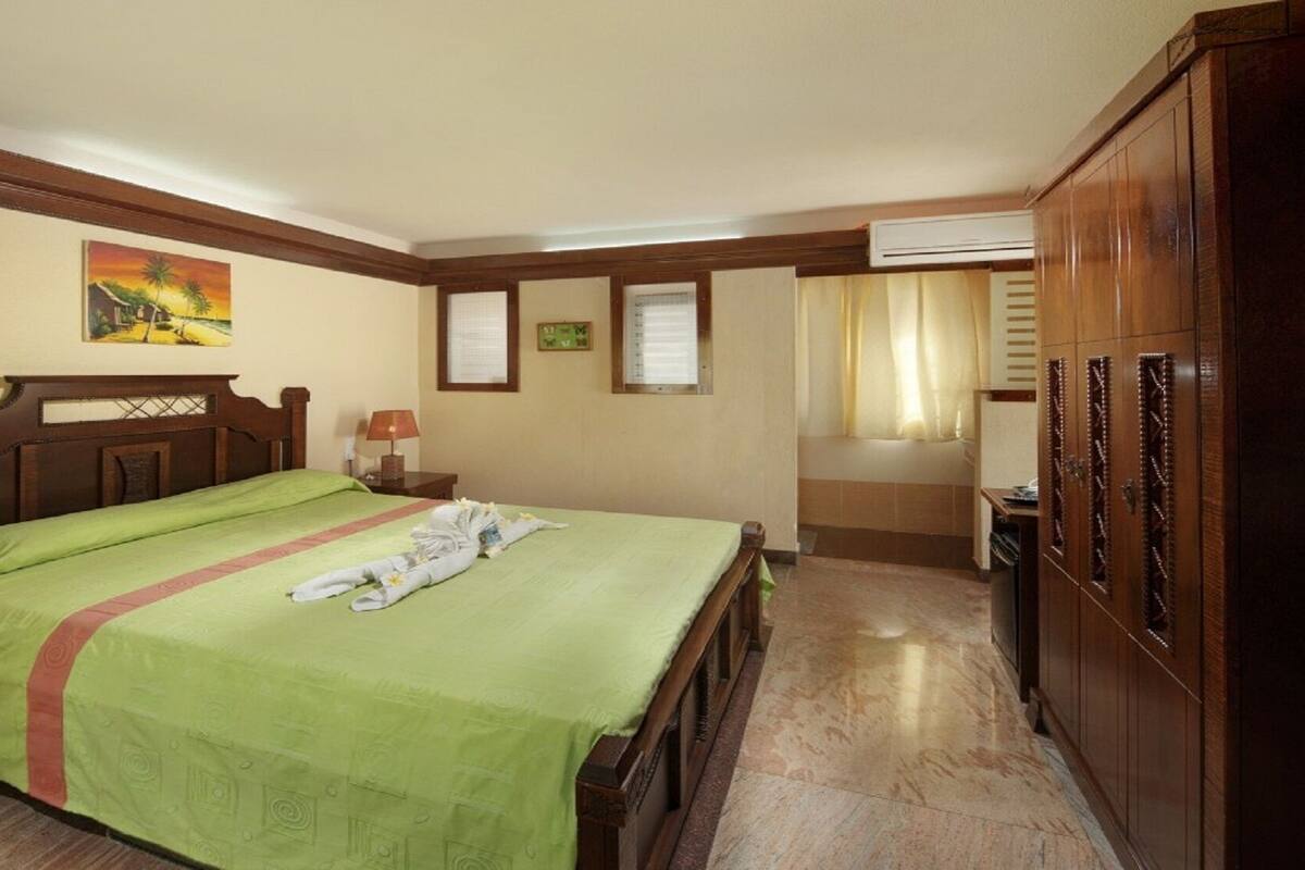 In-room safe, desk, blackout drapes, free cribs/infant beds