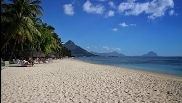 Beach nearby, white sand, beach towels
