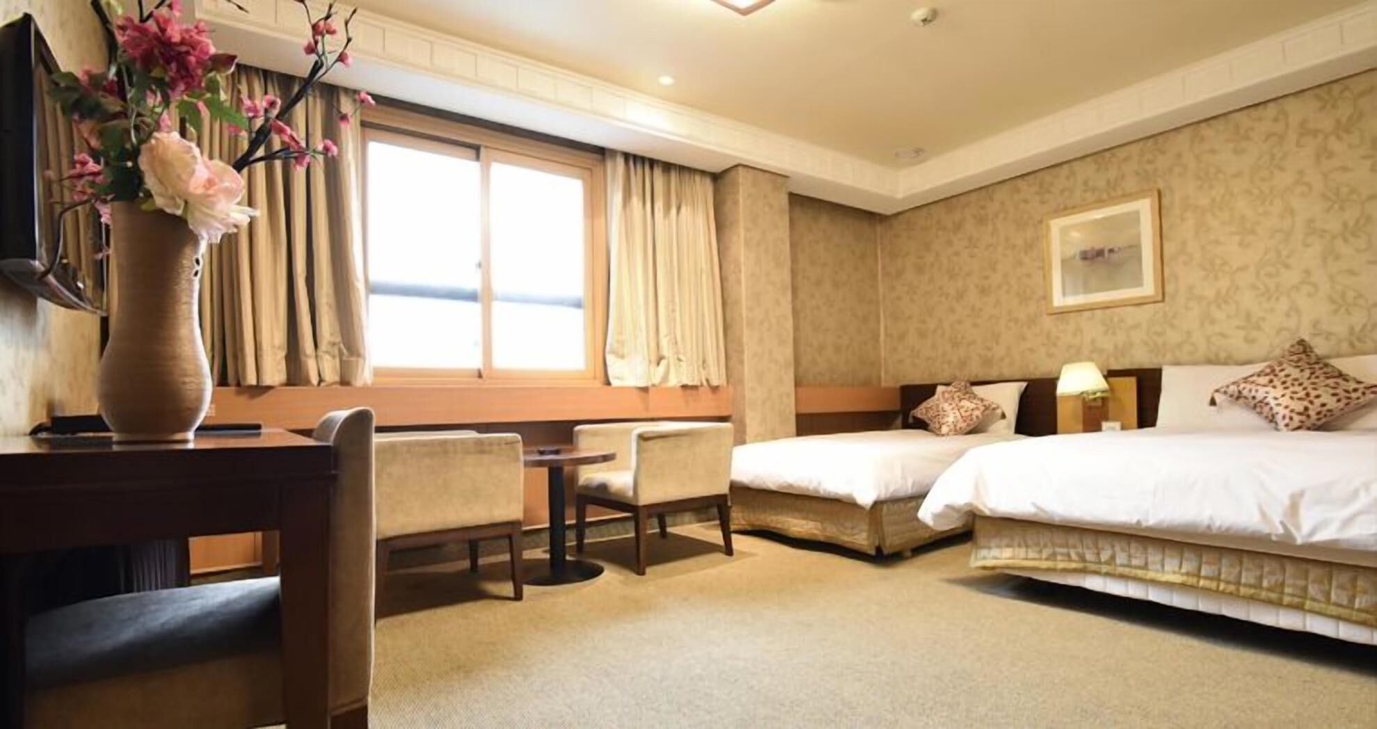 Ropa de cama de alta calidad y minibar 