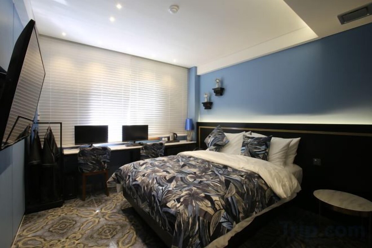Deluxe Couple Room