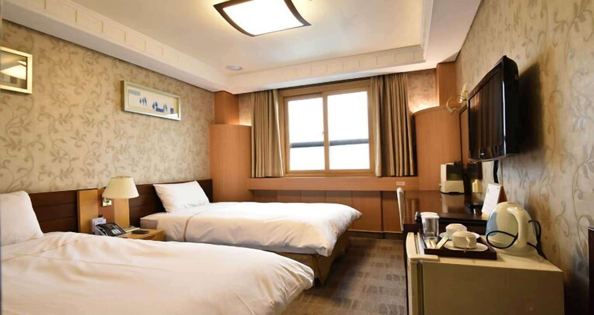 Ropa de cama de alta calidad y minibar 