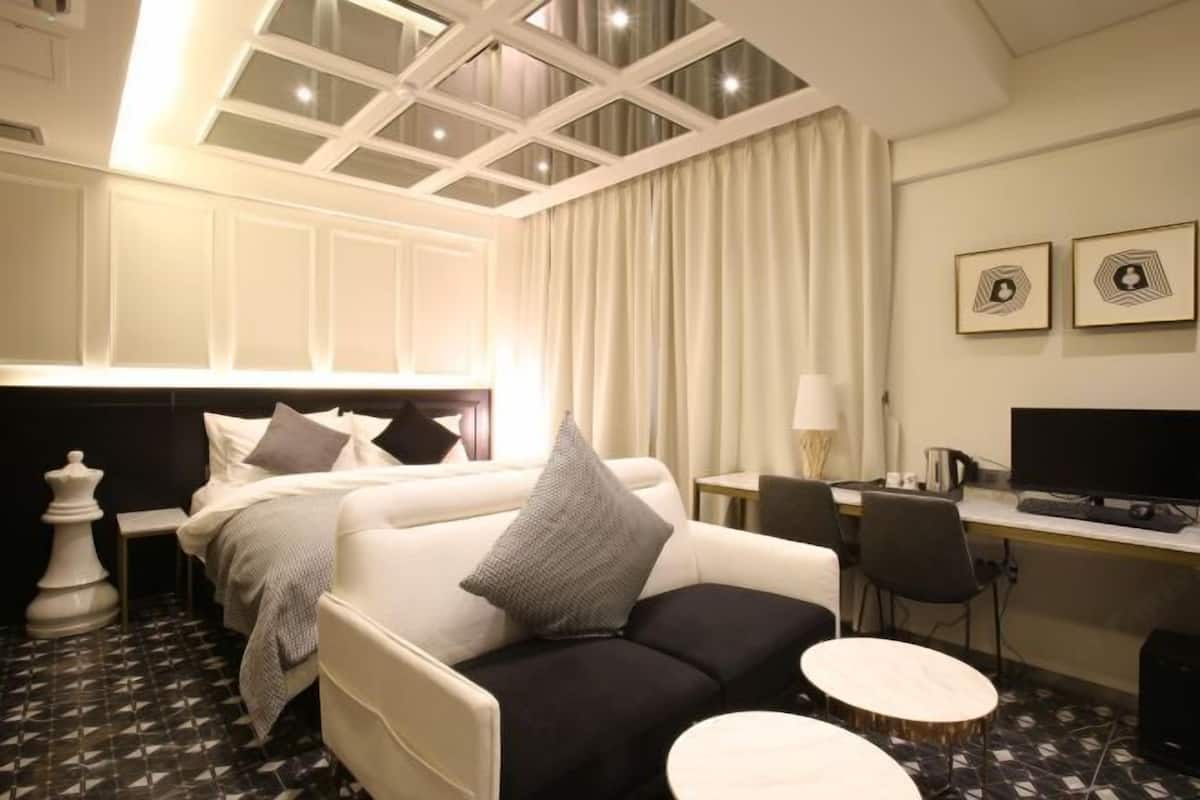 Ropa de cama de alta calidad y minibar 