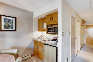 Studio, 1 Queen Bed with Sofa bed | Private kitchenette
