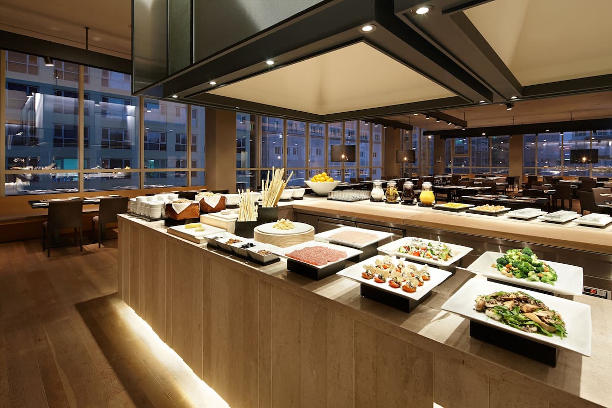 Hochwertige Bettwaren, Daunenbettdecken, Zimmersafe, Schreibtisch