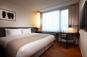 Premium bedding, down comforters, in-room safe, desk - Shilla Stay Dongtan (Hwaseong)