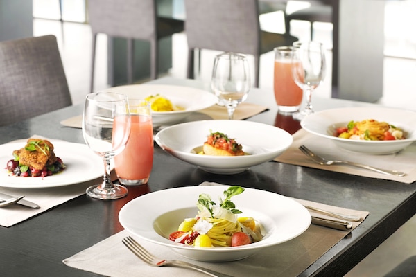 Luxe beddengoed, donzen dekbedden, een kluis op de kamer, een bureau