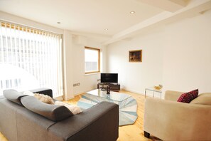 Wohnzimmer | Flachbildfernseher