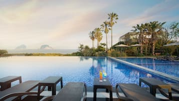 Seasonal outdoor pool, open 10:00 AM to 7:00 PM, pool loungers