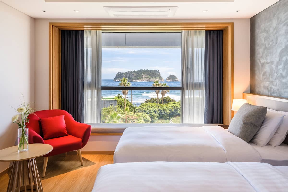 1 bedroom, premium bedding, in-room safe, blackout curtains