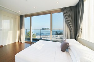 Panorama Suite (Main Building) | Premium bedding, in-room safe, blackout drapes, iron/ironing board