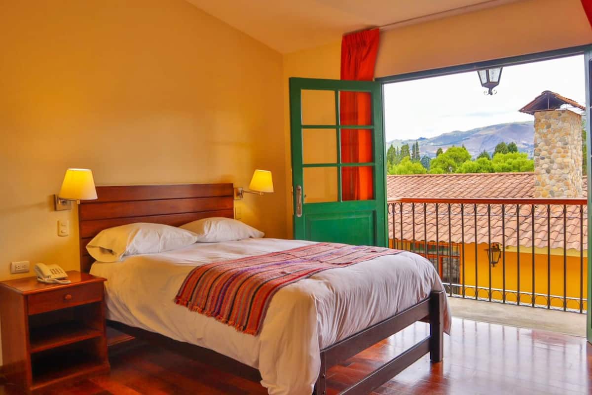 Premium bedding, in-room safe, desk, free WiFi