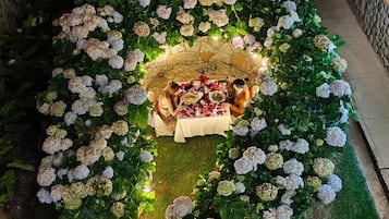 Der serveres morgenmad og peruvianske retter med udendørs servering