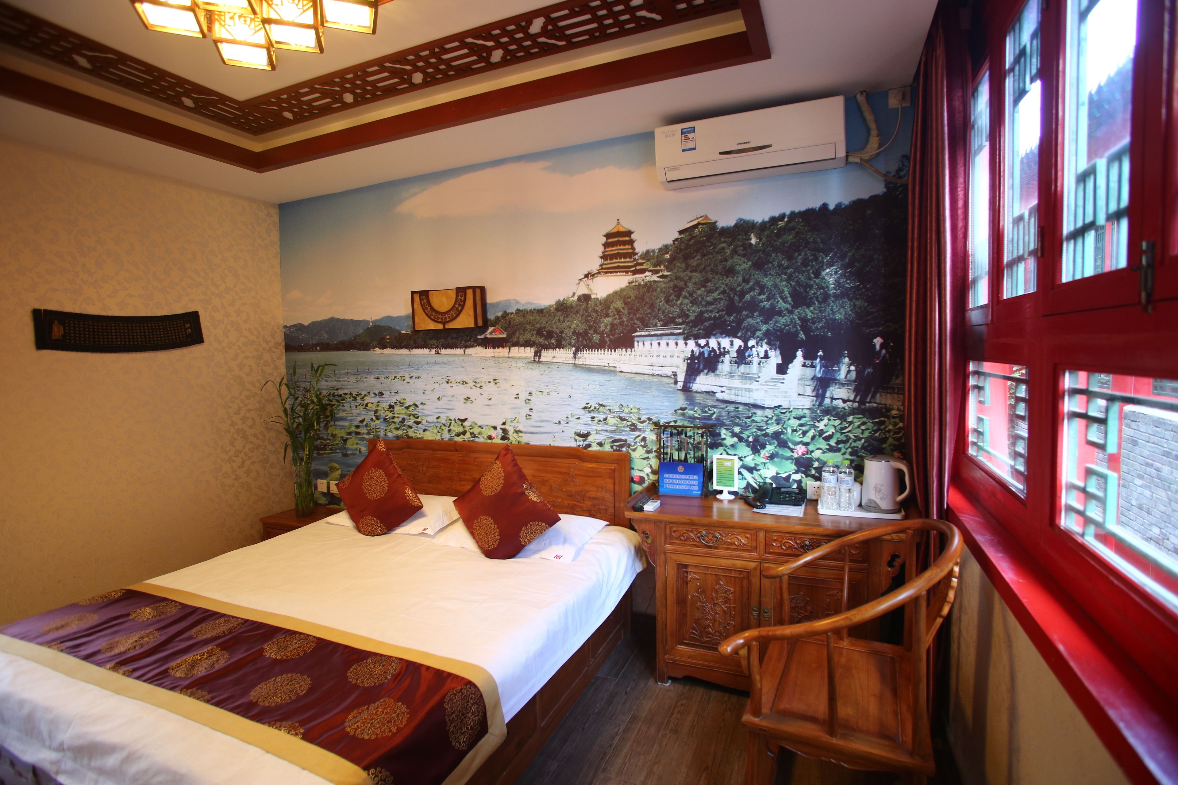 deluxe double room | in-room safe, soundproofing, free wifi, bed sheets