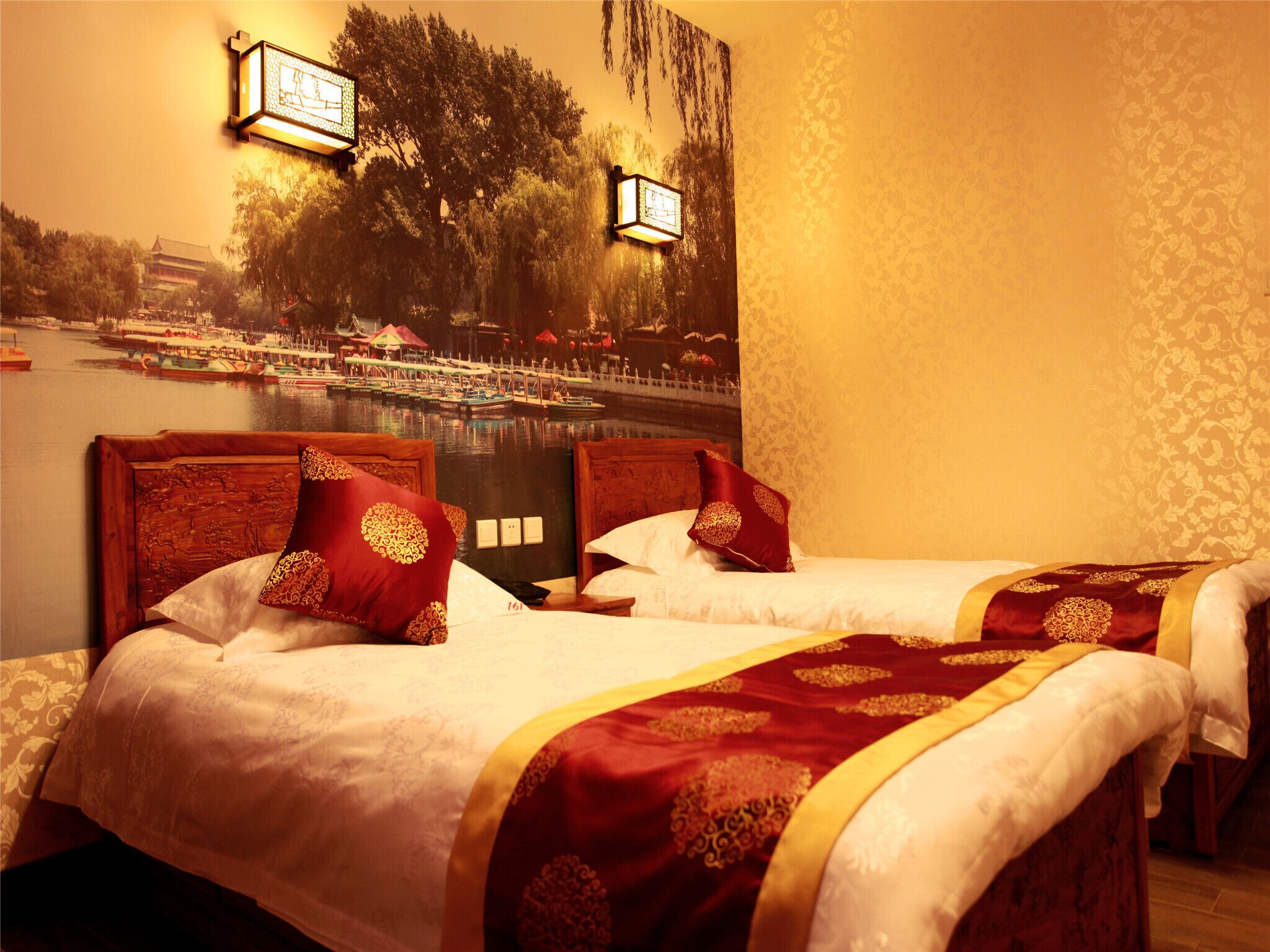 deluxe twin room | in-room safe, soundproofing, free wifi, bed sheets