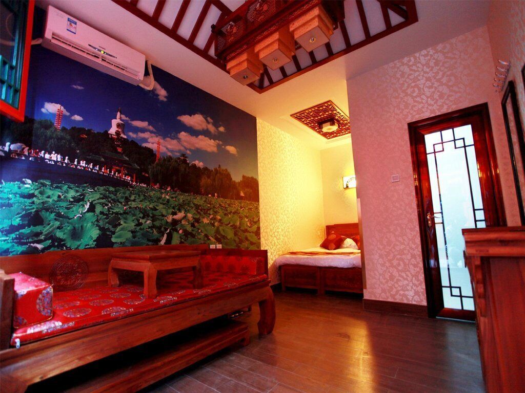 family room | in-room safe, soundproofing, free wifi, bed sheets