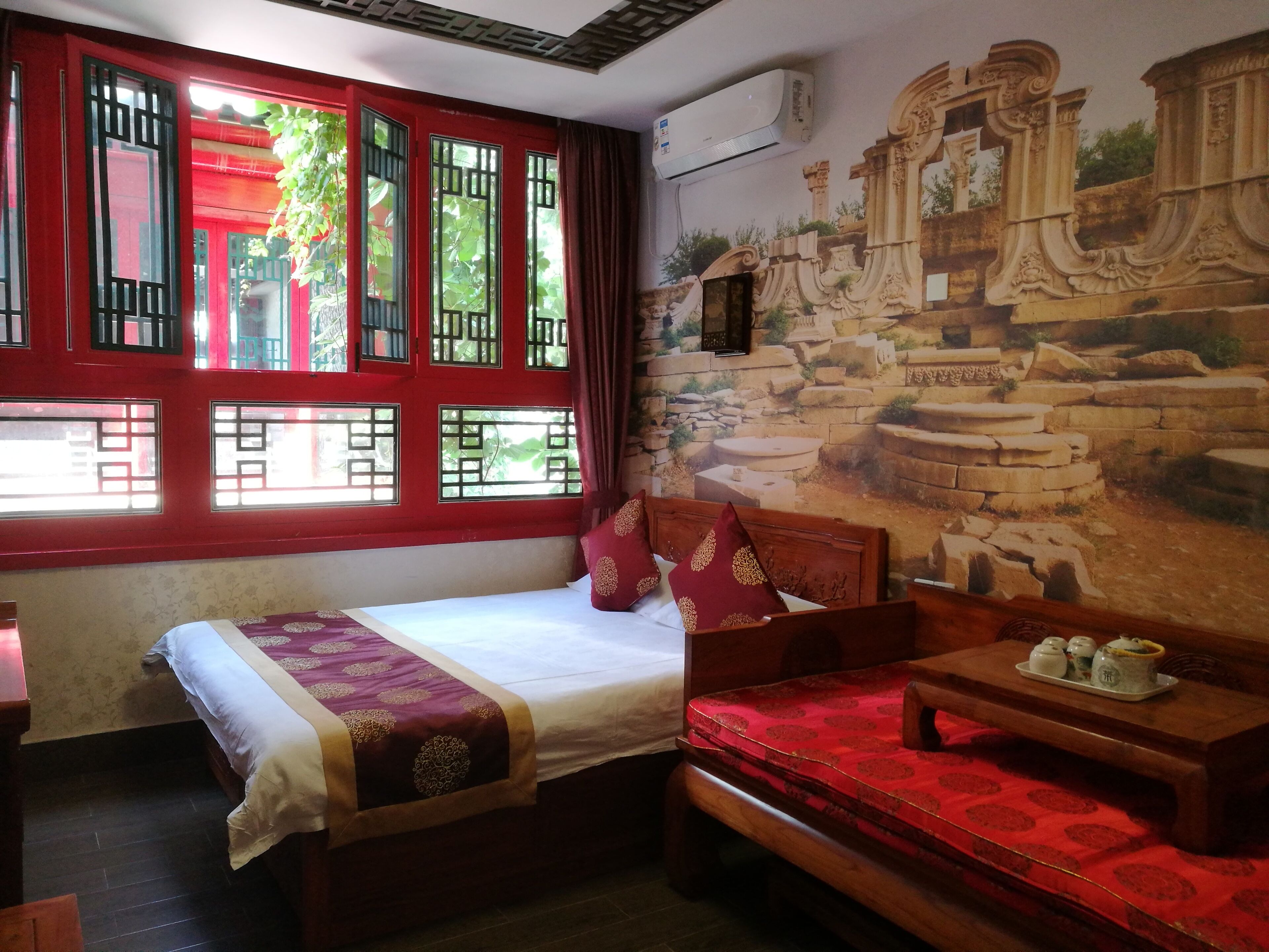 family room | in-room safe, soundproofing, free wifi, bed sheets