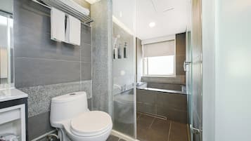 Deluxe Twin Room | Bathroom | Rainfall showerhead, hair dryer, bidet, towels