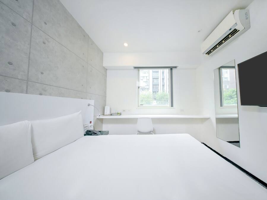 Superior Double Room | Down comforters, desk, free WiFi, bed sheets