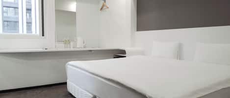 Habitación superior con 2 camas individuales | Edredón, escritorio, wifi gratis y ropa de cama