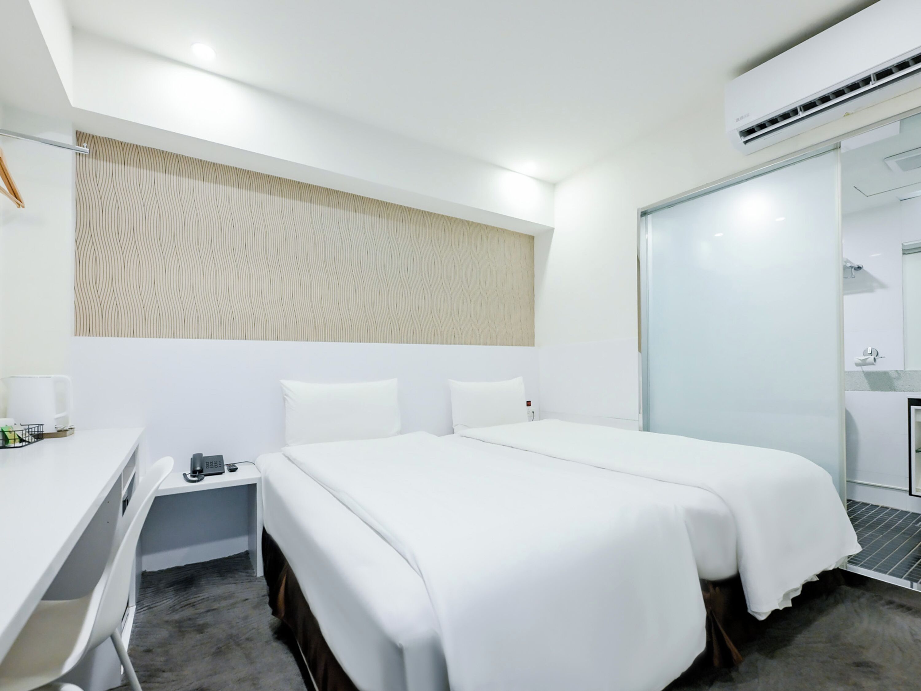 Standard Twin Room, No Windows