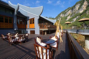 Terrace/patio - Harmona Resort & Spa Zhangjiajie (Zhangjiajie)