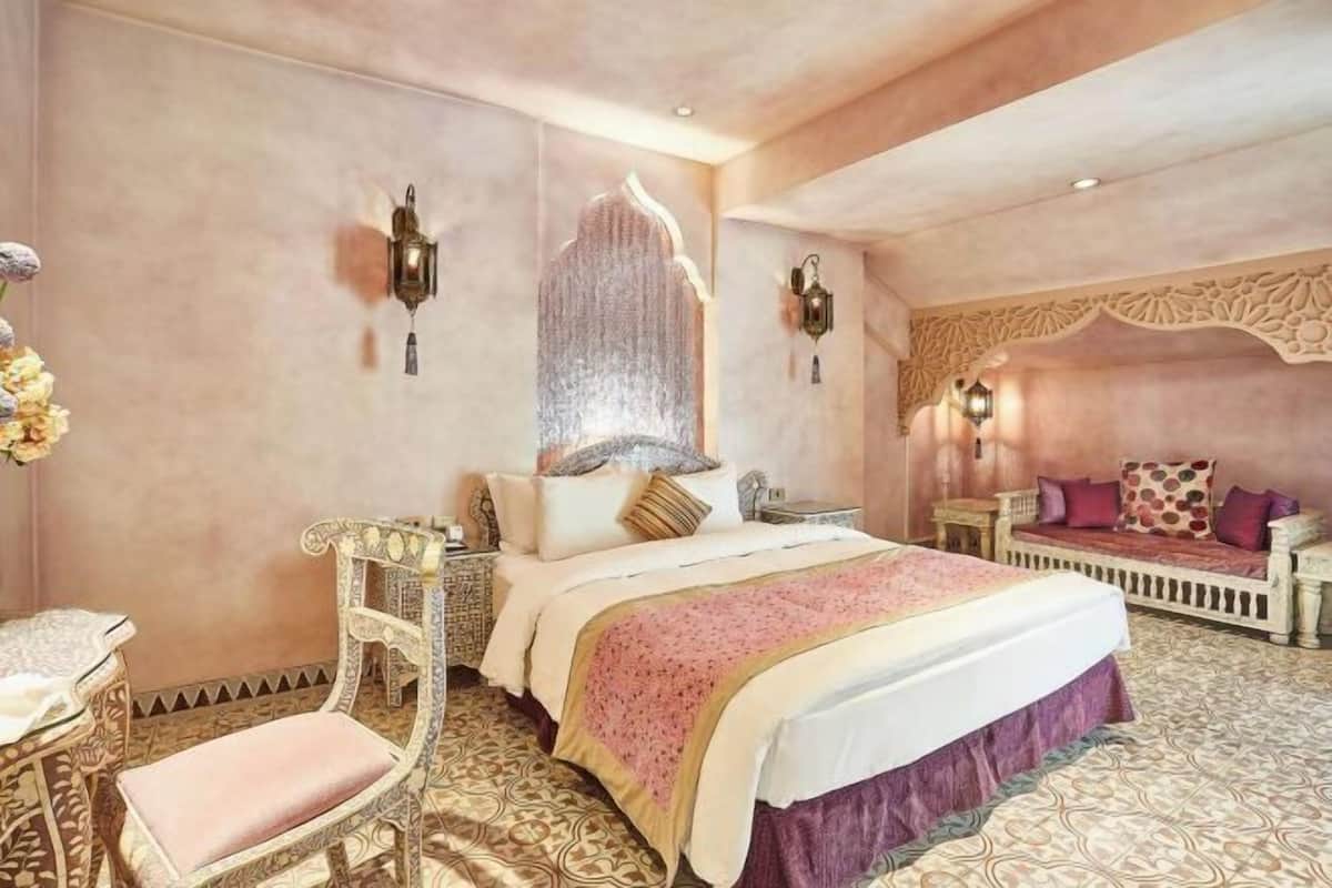 In-room safe, individually decorated, individually furnished, desk