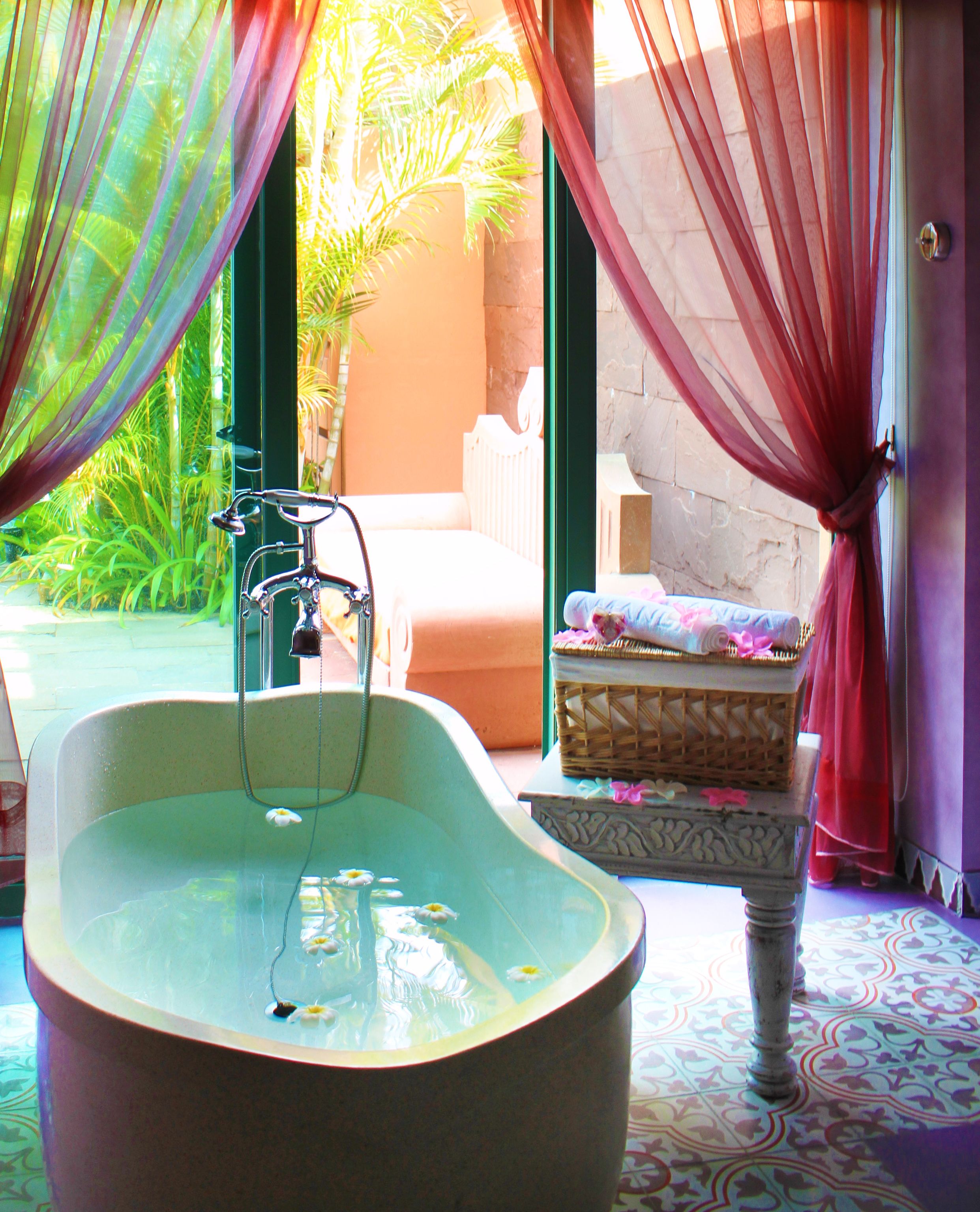 deep-soaking bathtub