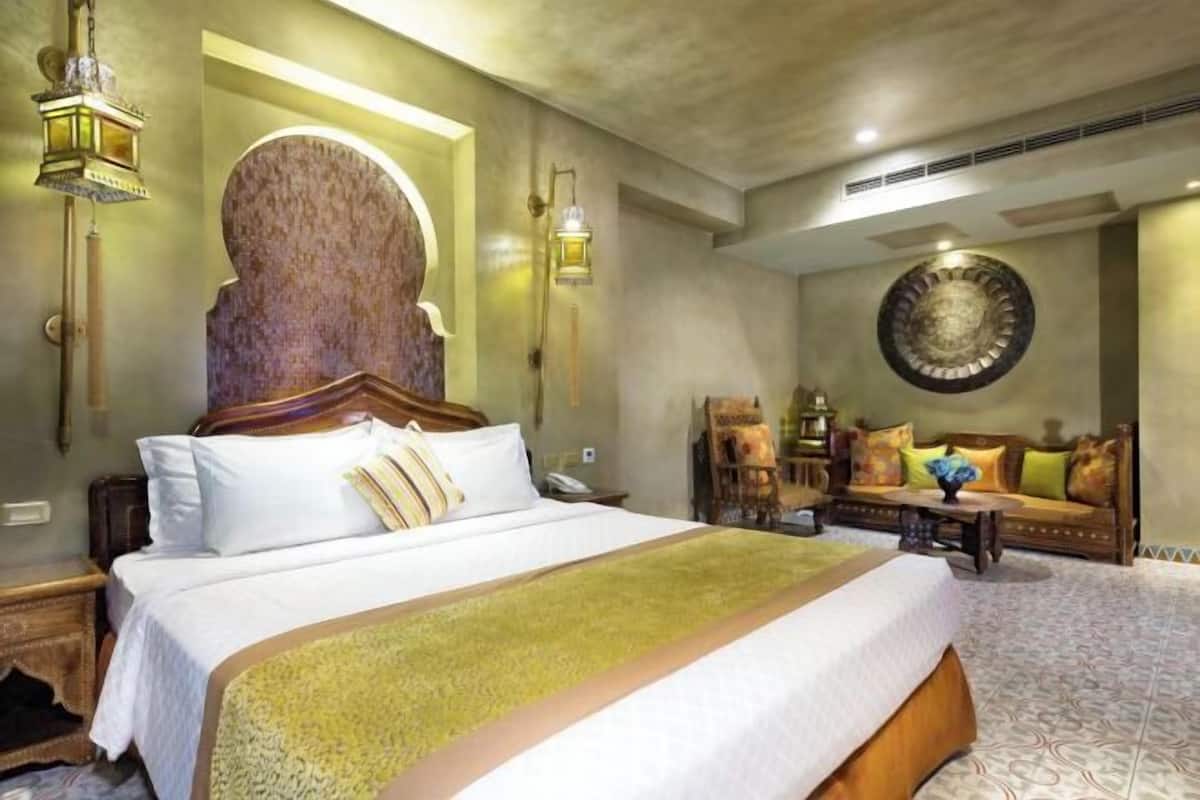 In-room safe, individually decorated, individually furnished, desk